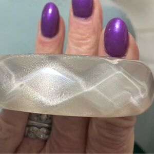 Vintage Lucite bangle bracelet,faceted , pearlized  snow, White deco design